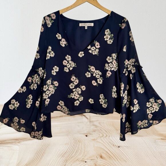 Cupcakes and Cashmere Audriana Ruffle Bell Sleeve Crop Top Sz M Navy Floral $105 - Picture 3 of 10